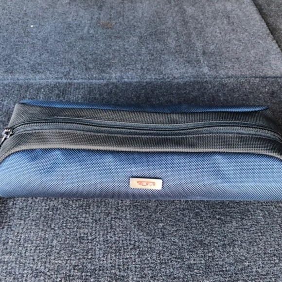 tumi alpha 2 electronic cord pouch